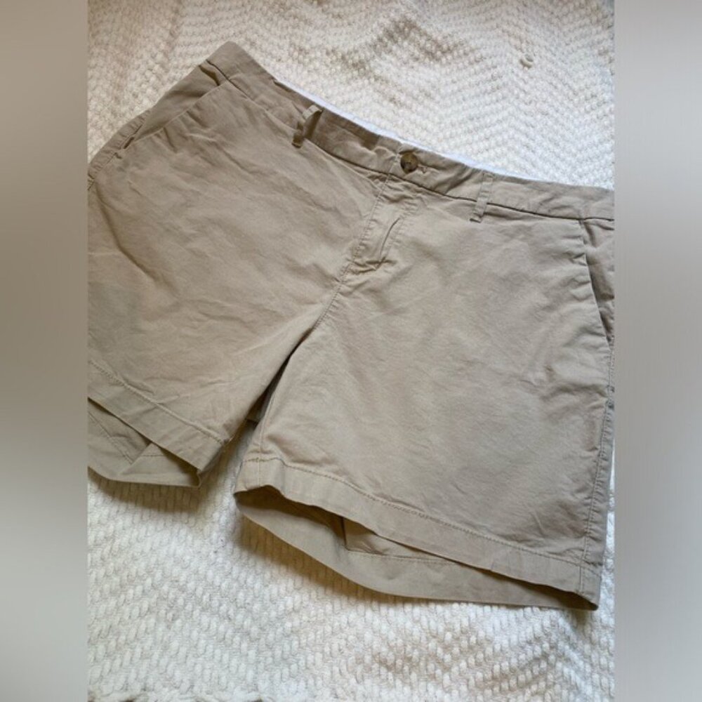 Old Navy Casual Summer Mid-Rise Women's Khaki Shorts Size 12 Beige - Picture 2 of 7